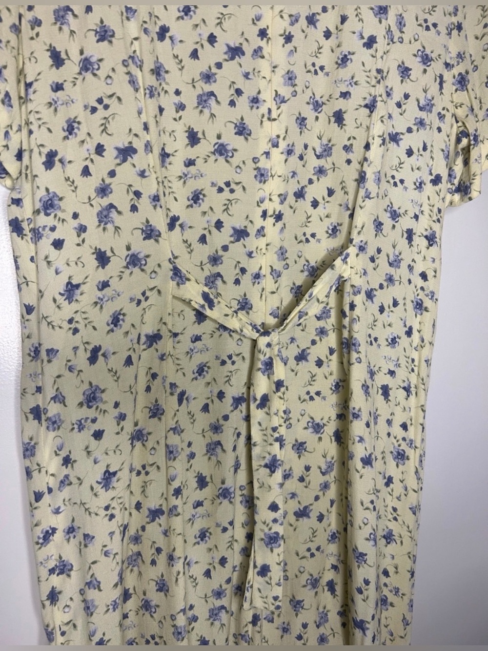 Vintage feminine Butter Yellow Floral Maxi Dress - - Picture 6 of 7